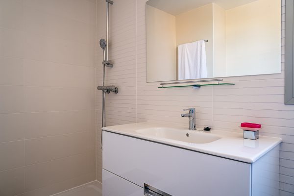 minimalist bathroom in modern house 2023 11 27 04 50 58 utc
